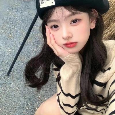 无冕皇后封面